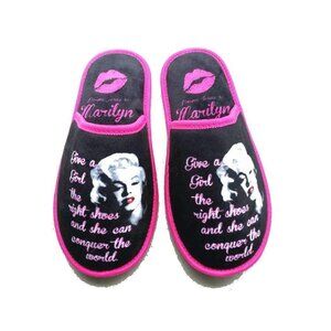 New Right Shoes Marilyn Monroe Slip On Slippers One Size Fits Most Gift Lips NIP